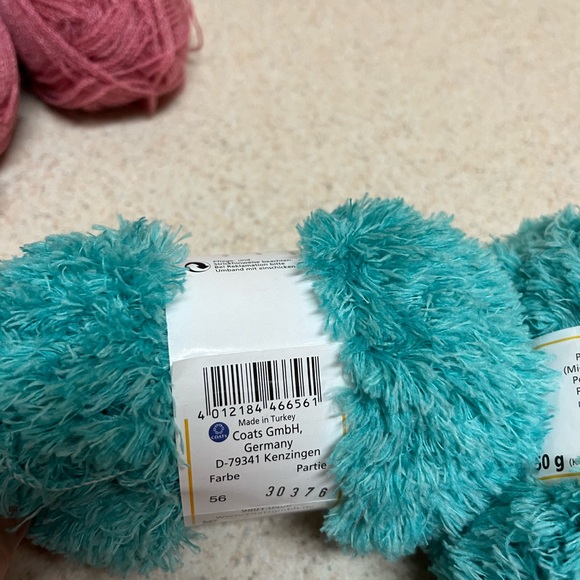 Variety of Vintage Yarn Lot 13 skeins - Picture 8 of 11